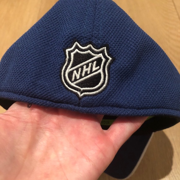 Toronto maple leafs hat - Picture 6 of 8